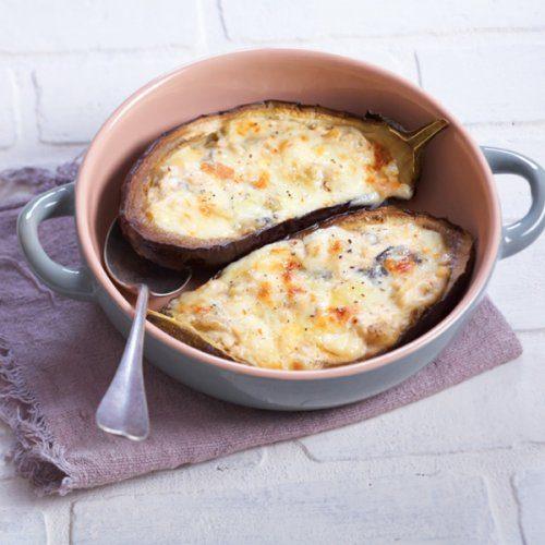 Aubergines farcies par de la viande et de l’oignon sous une croûte de Reblochon