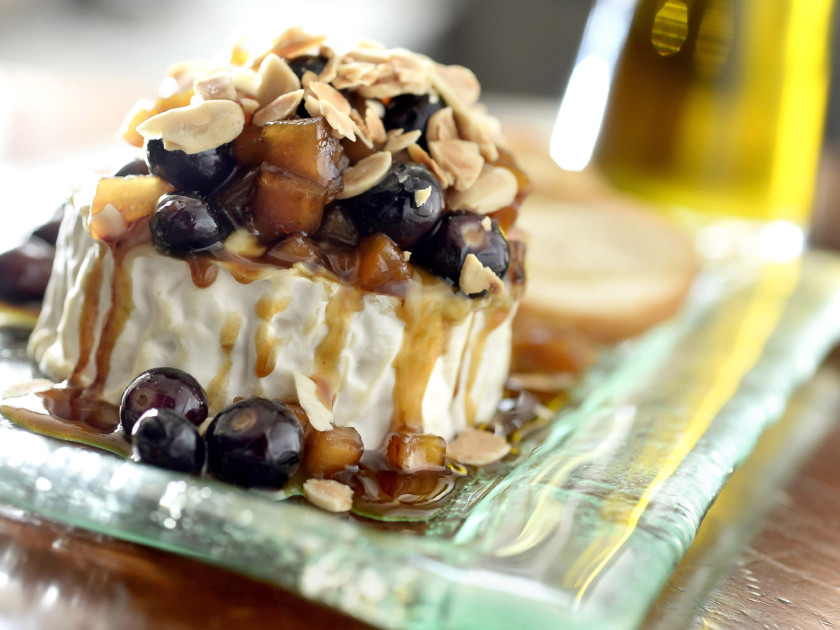 Camembert et compote de pommes vertes