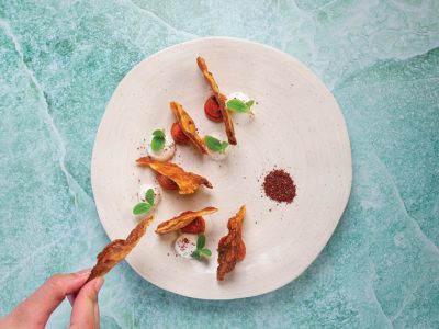 Lait croustillant, beurre brun au Muhammara et crème de labné